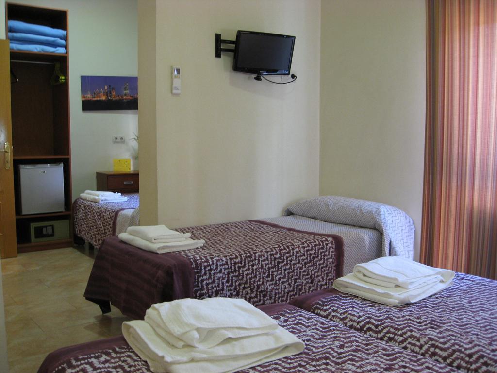 Hostal Tirso Plaza Мадрид Екстер'єр фото