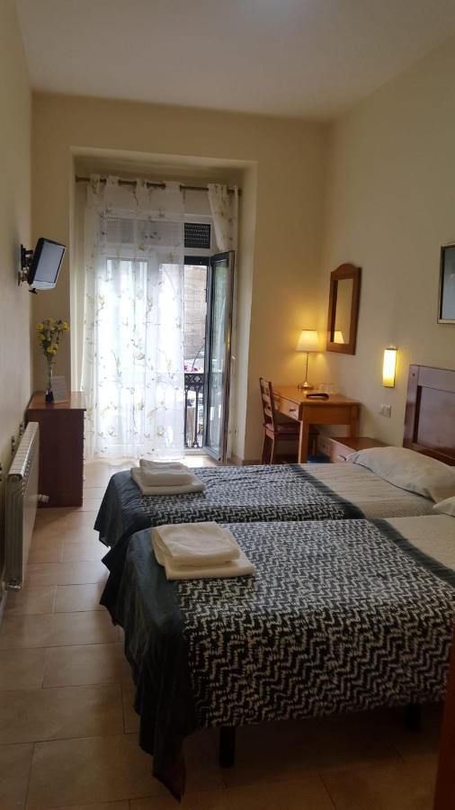 Hostal Tirso Plaza Мадрид Екстер'єр фото