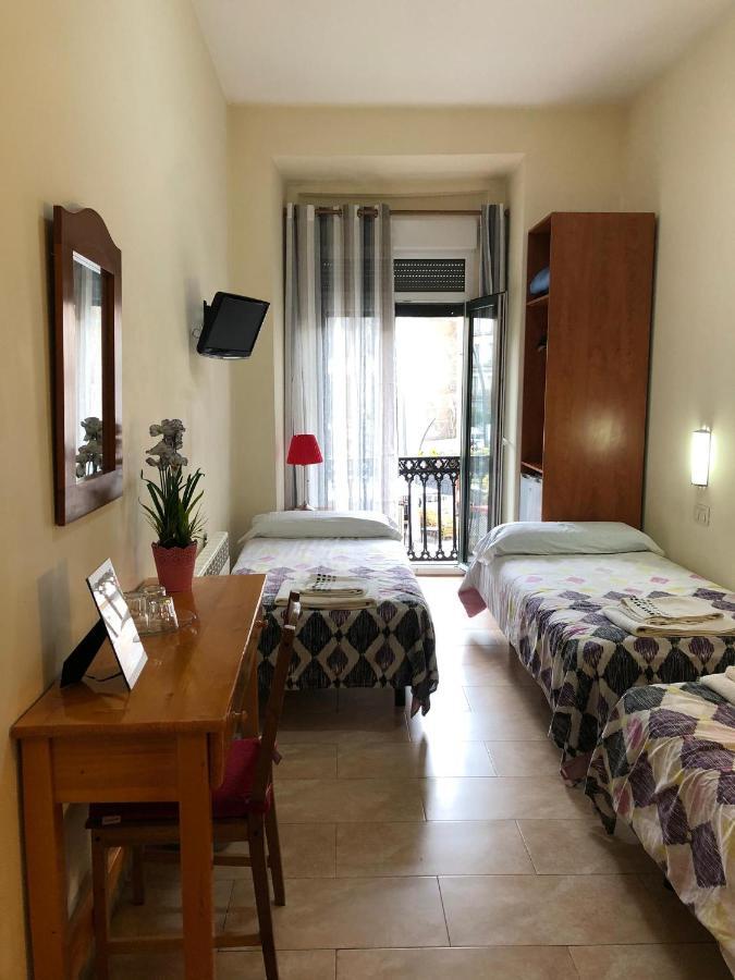 Hostal Tirso Plaza Мадрид Екстер'єр фото