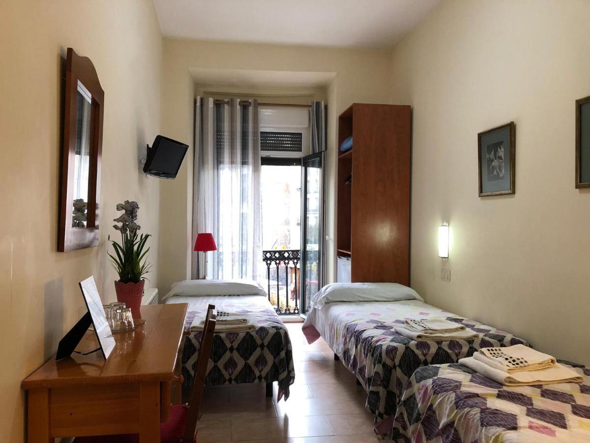 Hostal Tirso Plaza Мадрид Екстер'єр фото