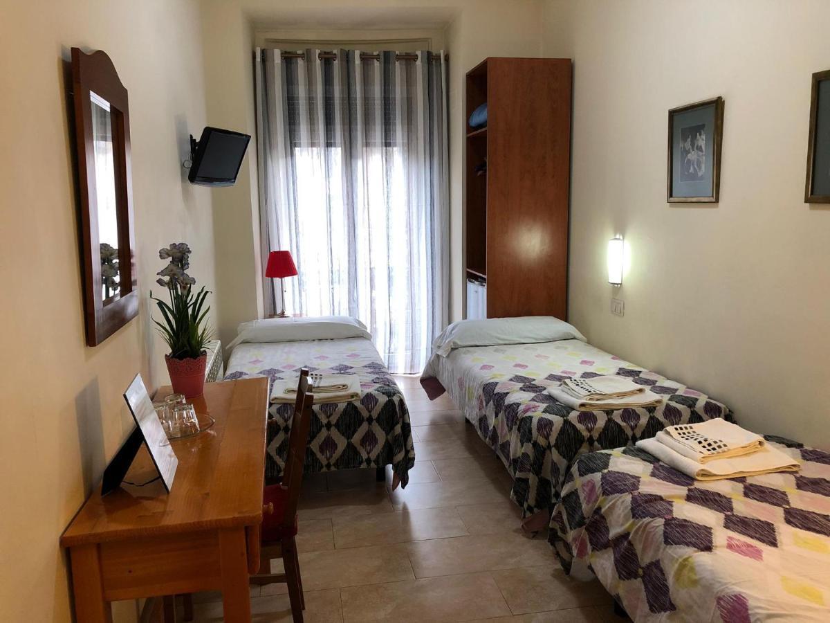 Hostal Tirso Plaza Мадрид Екстер'єр фото