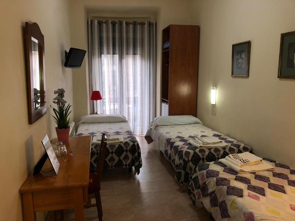 Hostal Tirso Plaza Мадрид Екстер'єр фото